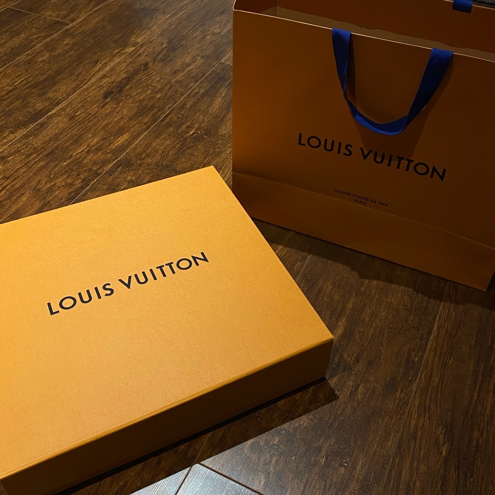 Louis Vuitton Monogram Zipped Pouch Clutch Bag Like New with Box — 100% Auth - Picture 6 of 6